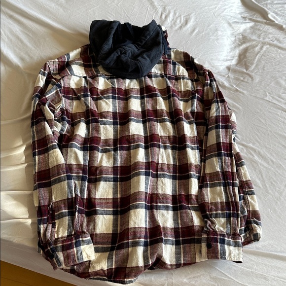 American Eagle Outfitters Plaid Hooded Flannel in Burgundy, Navy & Cream - Picture 5 of 6